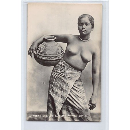 Sri Lanka - A Rodiya woman carrying water - Publ. Plâté Ltd. 77