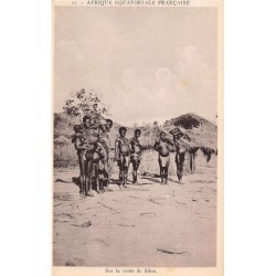 ETHNIC NUDE - Central African Republic - Indigenous Women on the Road to Sibut - Houriez Publishing 25 - - NU ETHNIQUE - Centraf