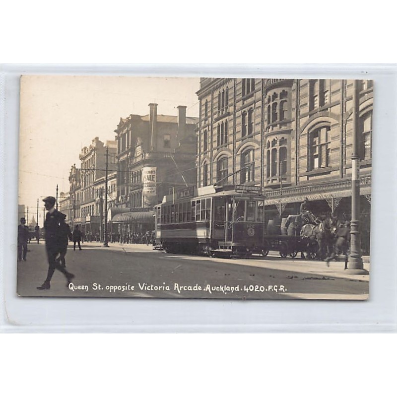 New Zealand - AUCKLAND - Streetcar 122 to Pinsony in Queen St. Opposite Victoria Arcade - REAL PHOTO - Publ. Frank Duncan & Co.