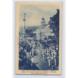 La Réunion - SAINT-DENIS - Défilé des Musiciens du Duquesne devant le monument de la Victoire - Fête de Jeanne d'Arc (1919) - Ed