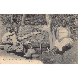 Madagascar - TANANRIVE - Femmes Betsiléos à la fontaine - Ed. G.L.