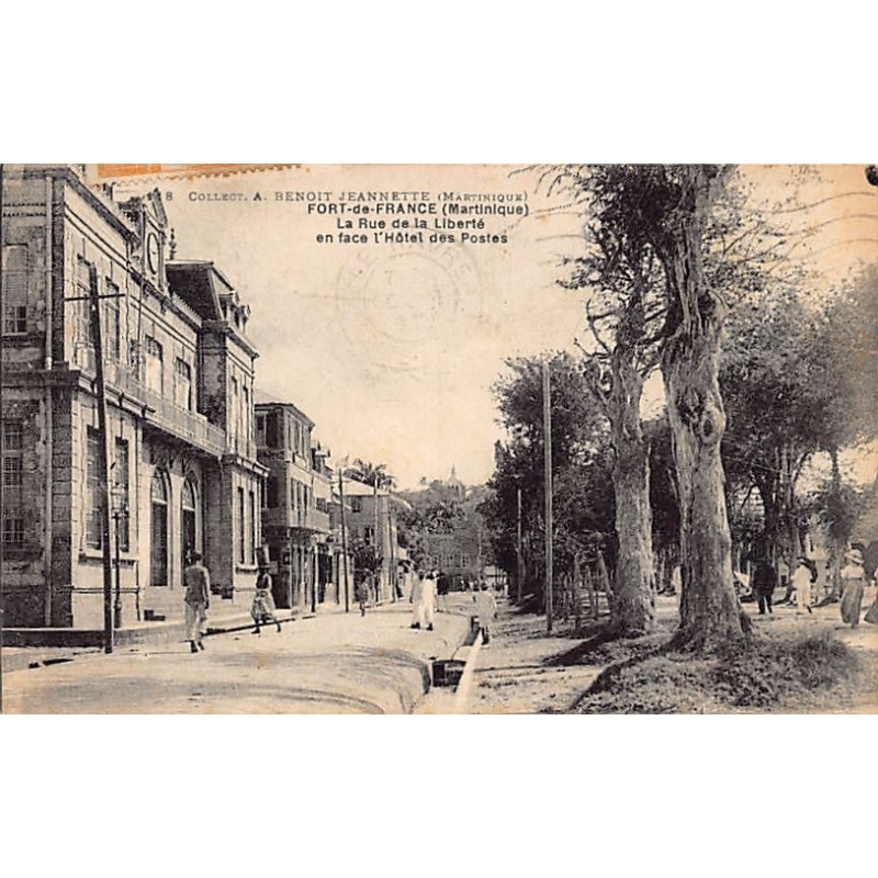 Martinique - FORT-DE-FRANCE - La rue de la Liberté en face l'Hôtel des Postes - Ed. A. Benoit-Jeannette 118