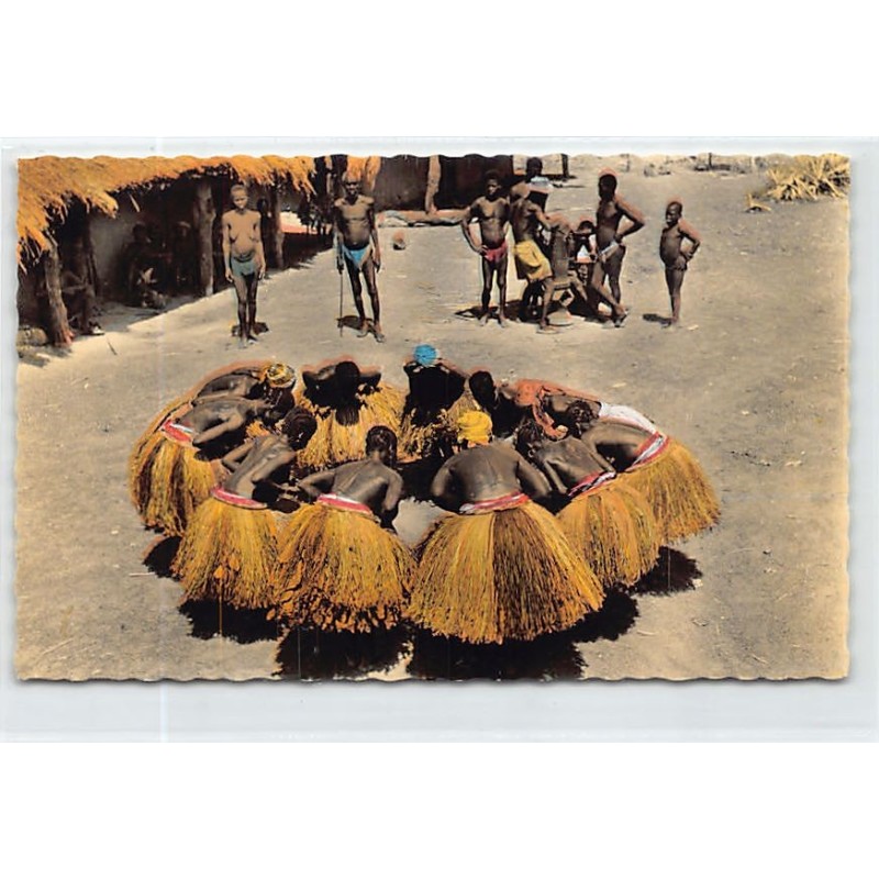 Centrafrique - Danse de jeunes initiés - Ed. Hoa-Qui 3799