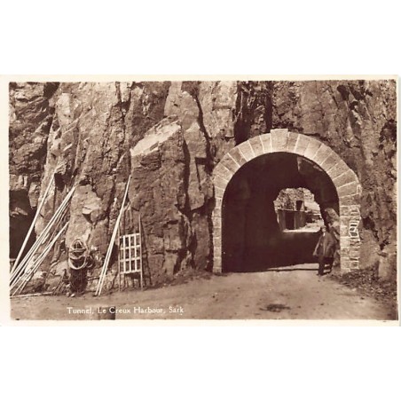 SARK - Tunnel, Le Creux Harbour - Publ. The Guernsey Press Co.