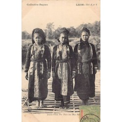 Laos - Young Pou Thai girls...